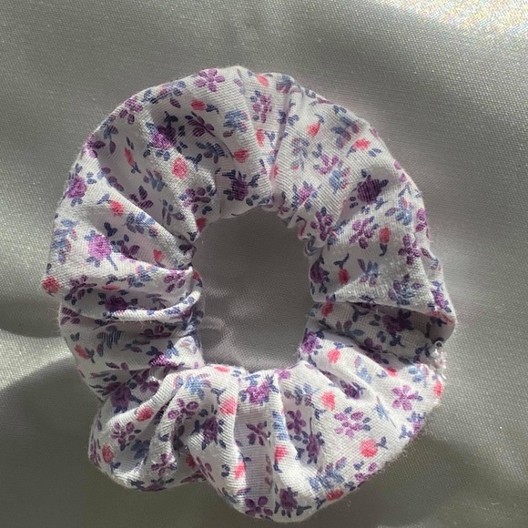 Handmade scrunchie - Picture 2 of 2